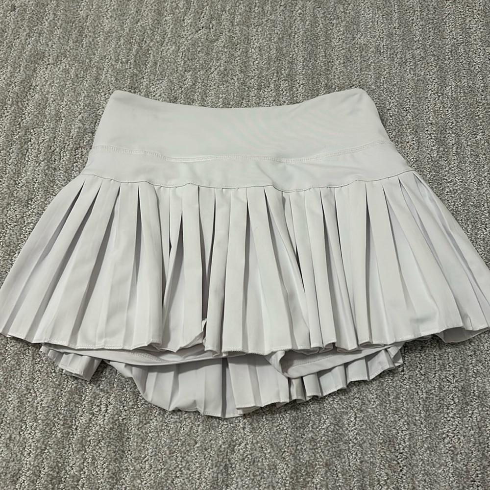 Elegant White Pleated Skirt